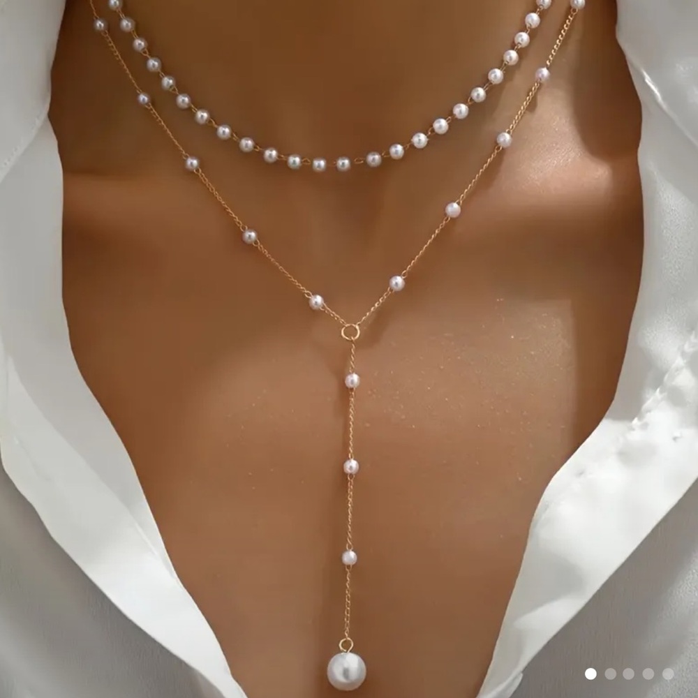 NEW Elegant Gold and White Pearl Necklace